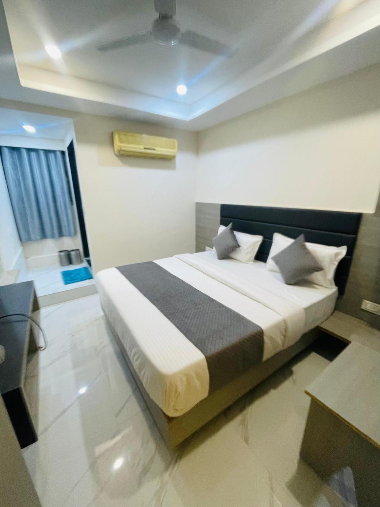 Hotel Fabhotel Ss Ahmedabad