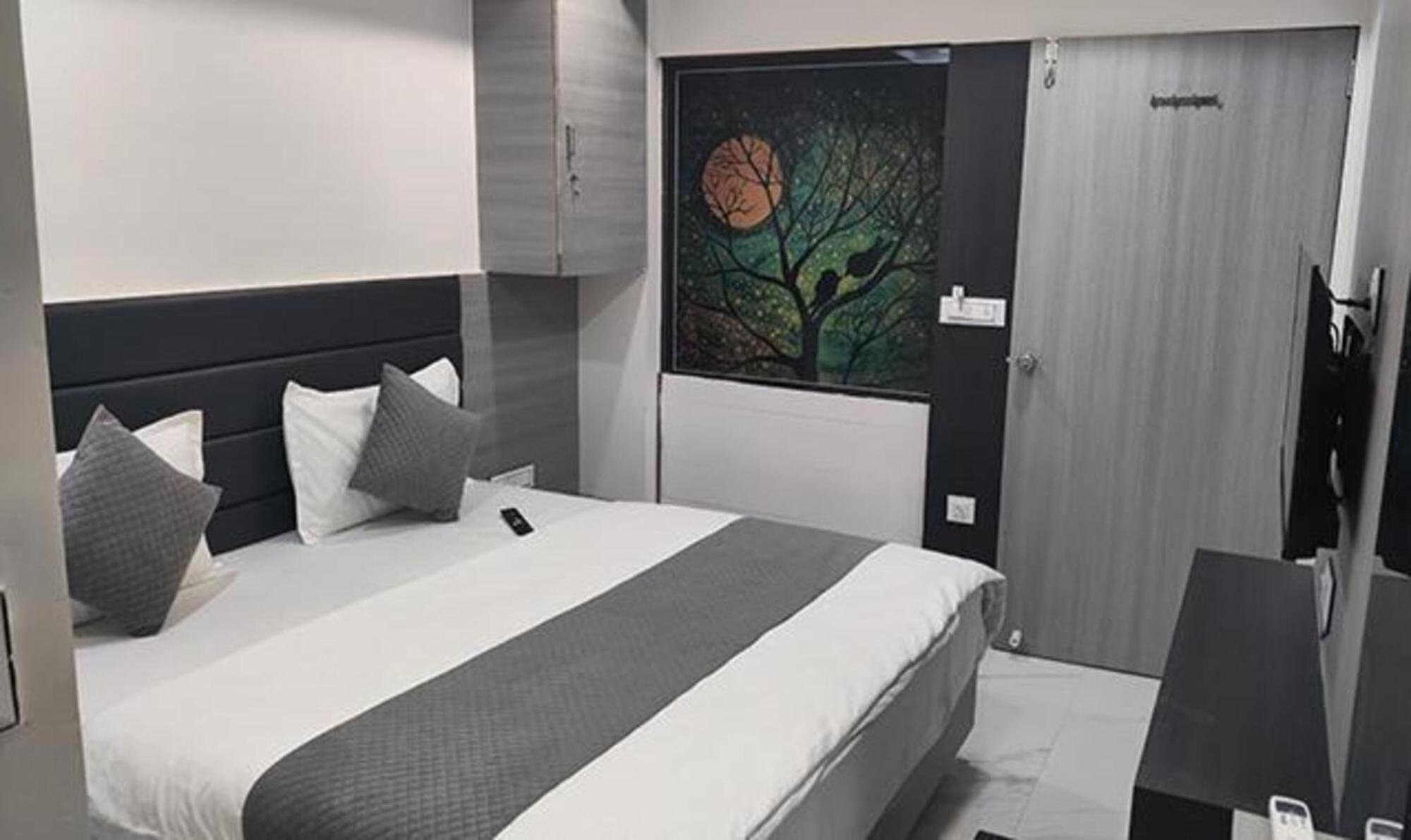 Hotel Fabhotel Ss Ahmedabad