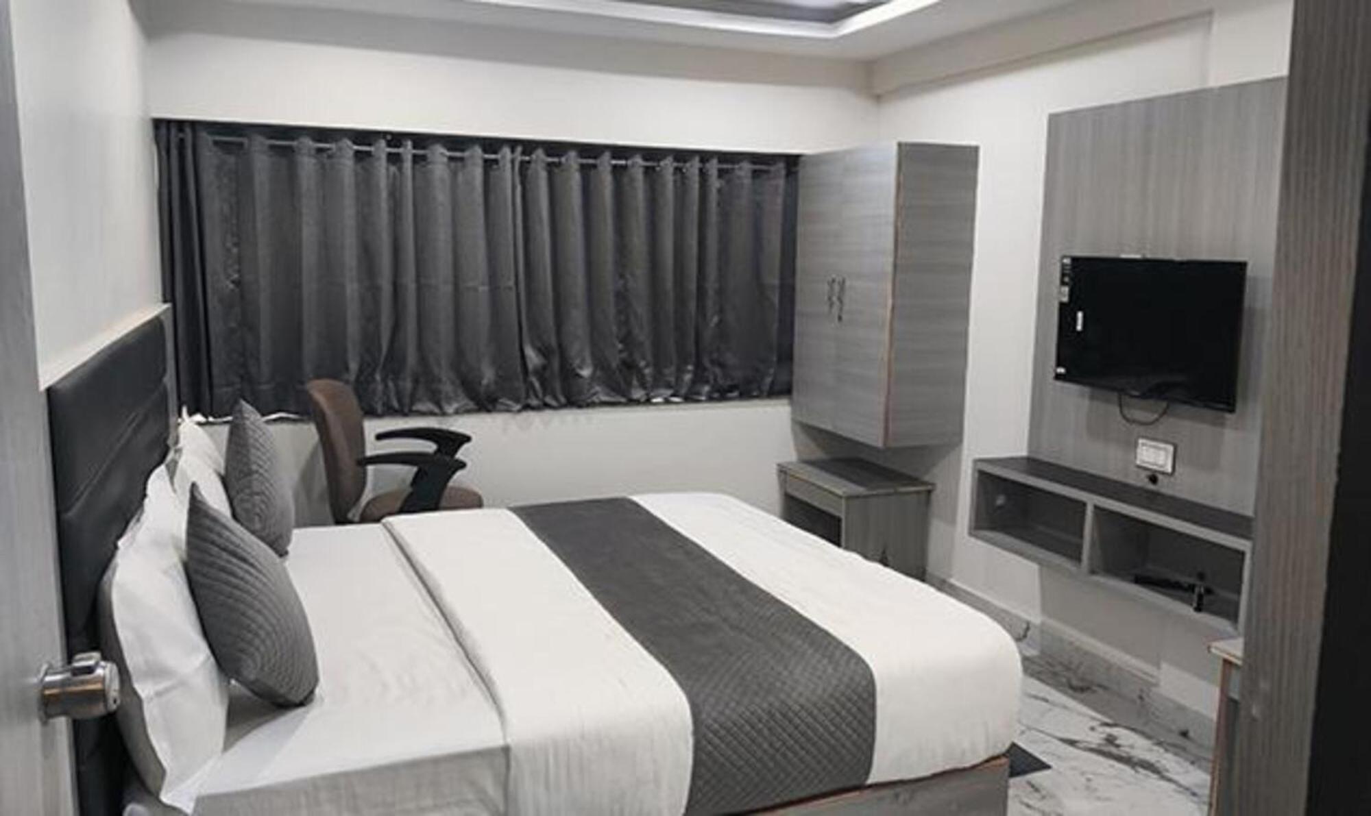 Hotel Fabhotel Ss Ahmedabad