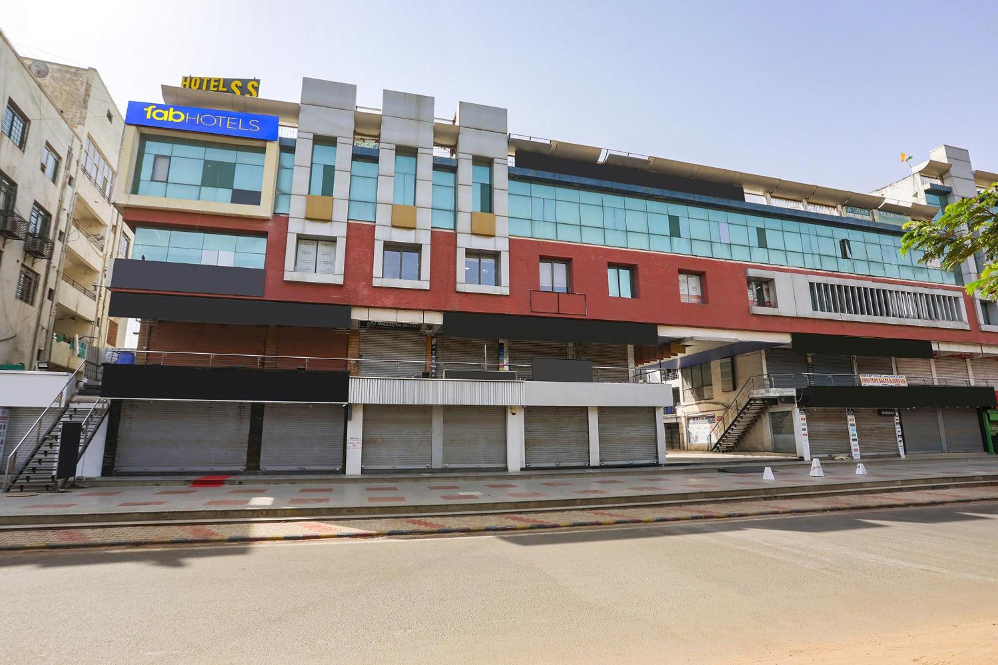 Hotel Fabhotel Ss Ahmedabad